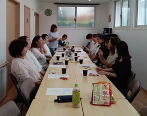 子育てカフェpart.2「小学校・小学部の子の親の情報交換会」 の写真1