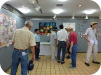 育成会・福成会合同作品展見学の様子2